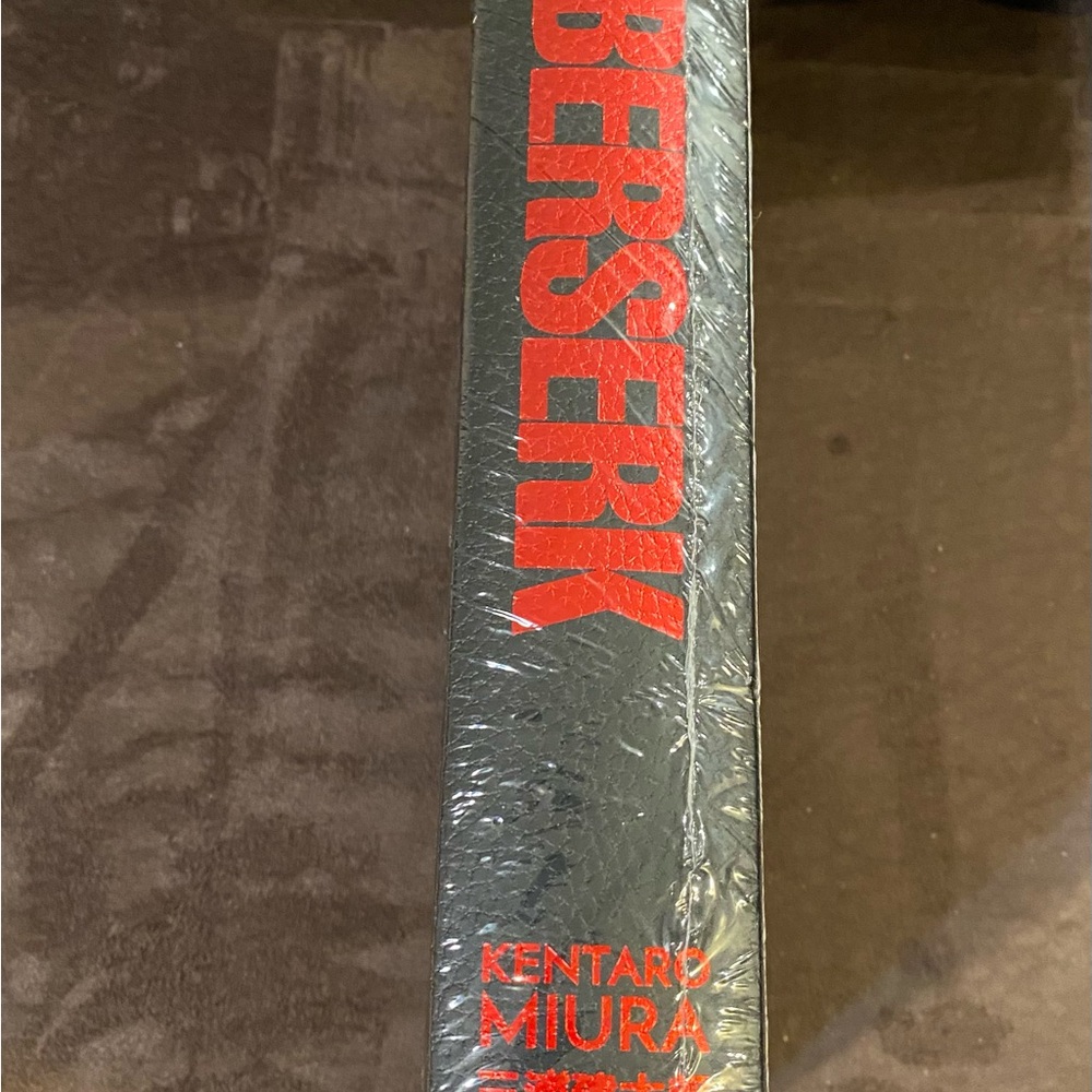 Berserk Deluxe Edition Hardcover Volume 6 , Manga - Picture 2 of 8